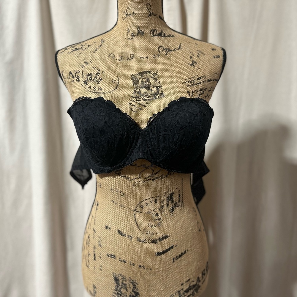 Victoria’ Secret Elegant Black Lace Strapless Bra
